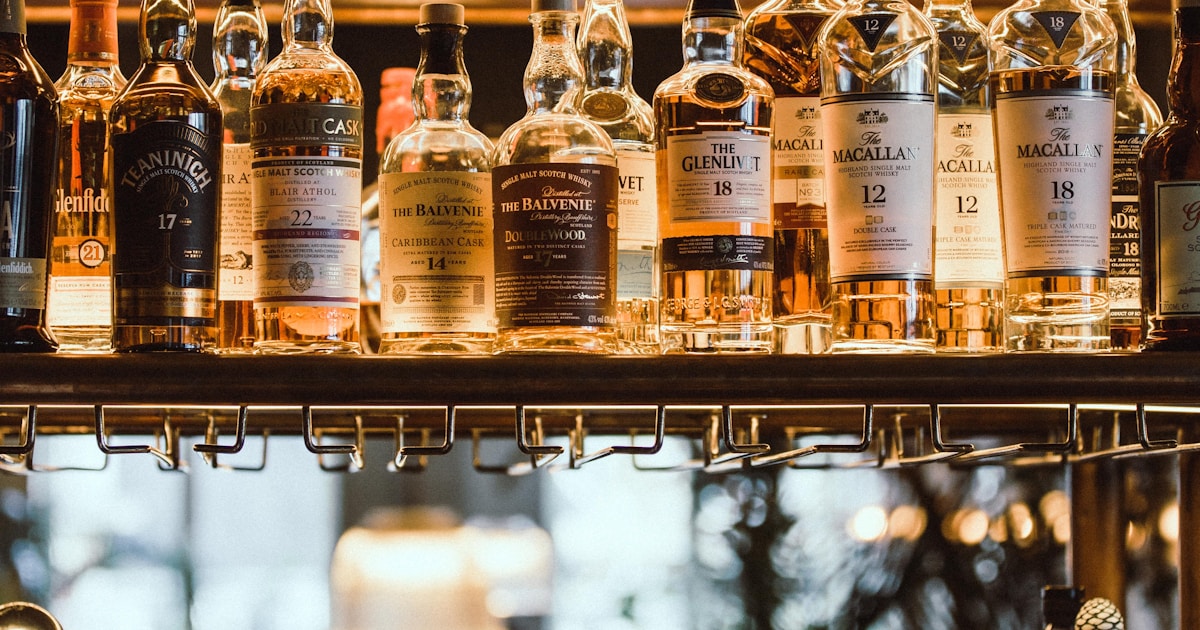 Russell's Reserve 10 Year Bourbon Review — Score & Tasting Notes